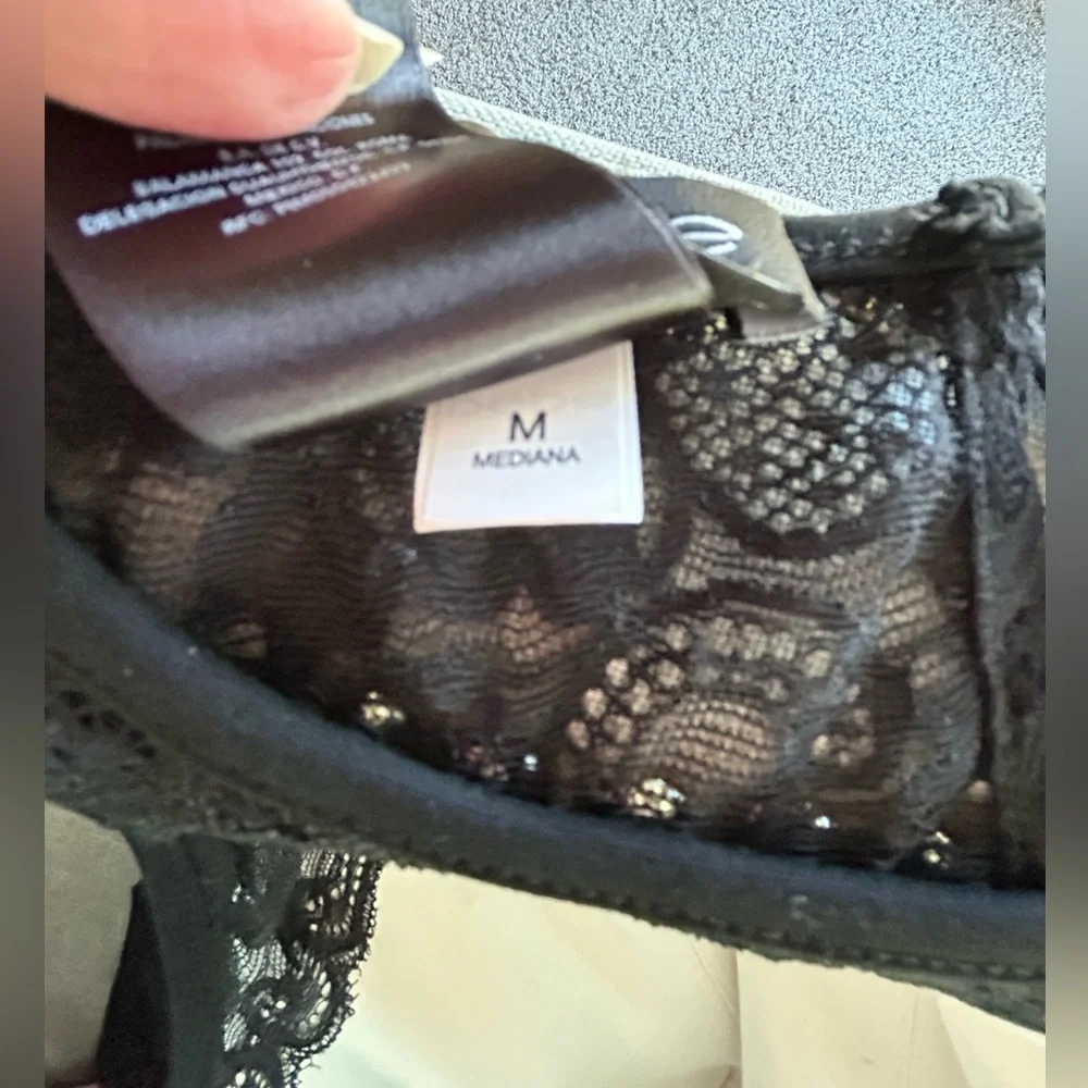 Bebe Black and White Lace Peplum Ruffle Top Side Zip Sexy Size M - Picture 7 of 12